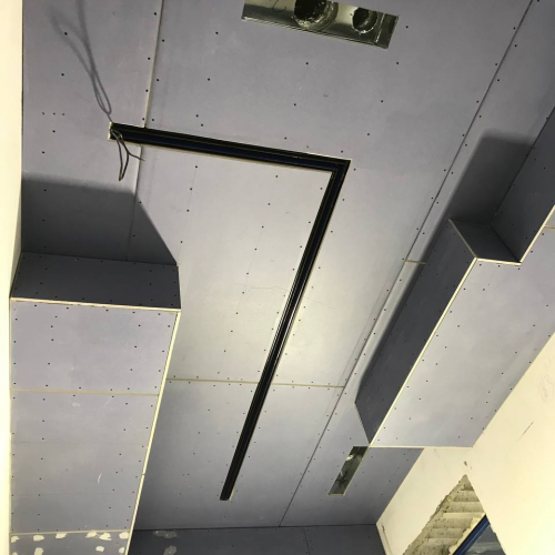 Потолок из гипсокартона с опусками под гипсовую лепнину